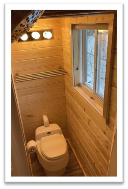 Our Cabin Bed & Breakfast Йелоунайф Екстериор снимка